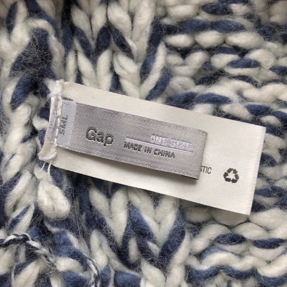 GAP Infinity Scarf! 🍁🧣 - Picture 3 of 3
